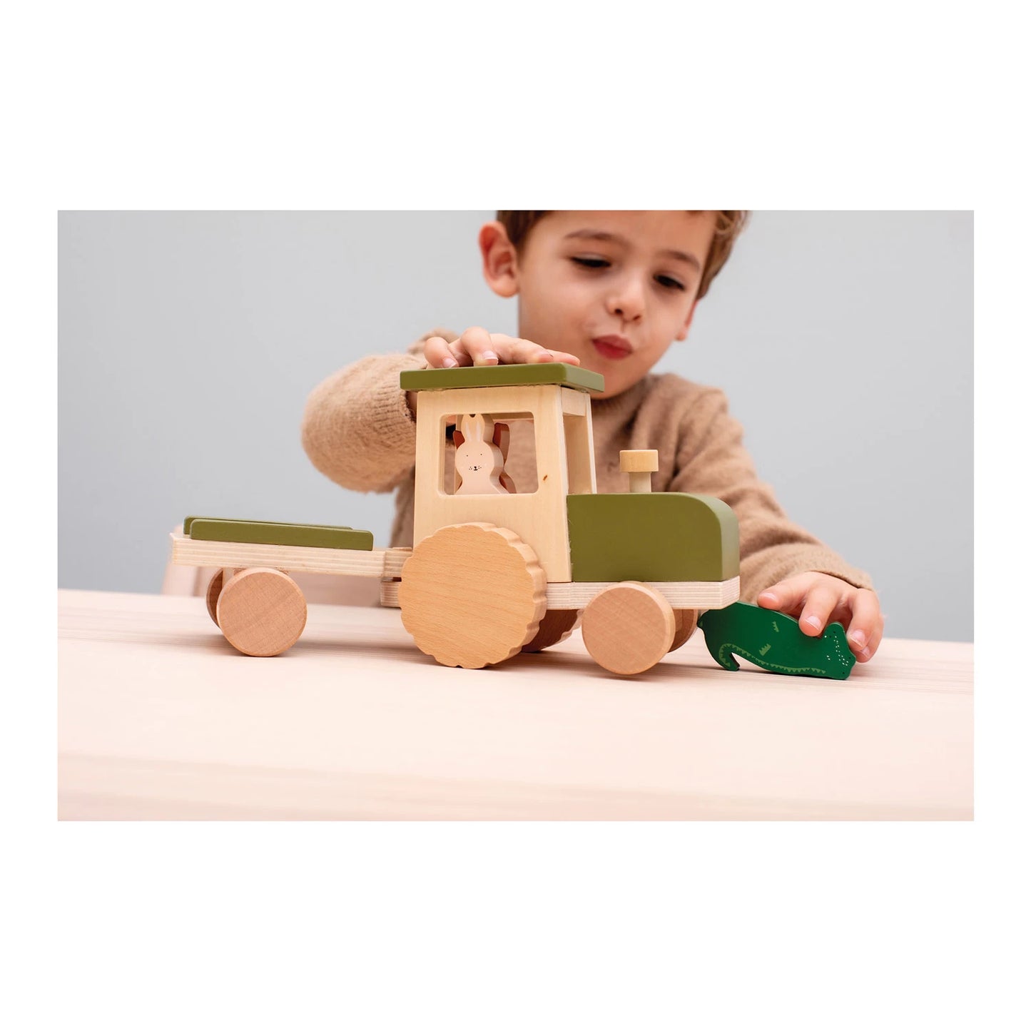 HOLZTRAKTOR MIT ANHÄNGER