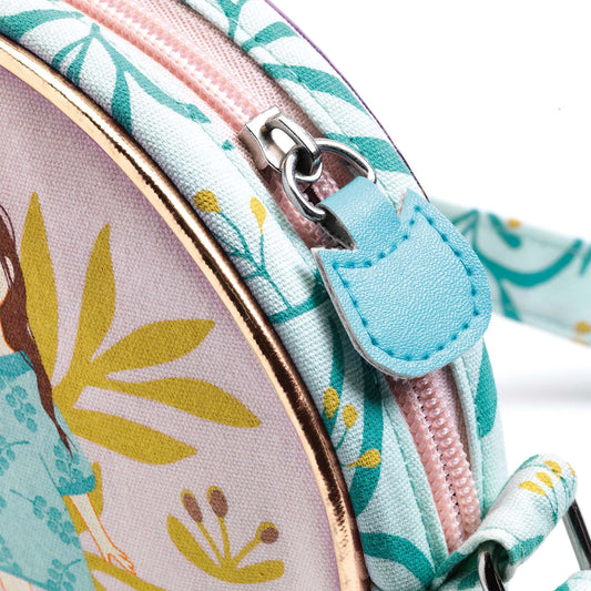 KATZE IN EINER TASCHE