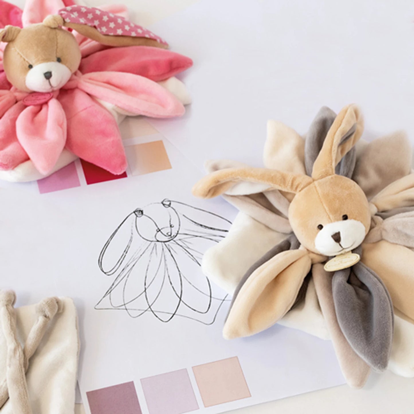 PELUCHE MOTIF LAPIN ET FLEUR, TOURTERELLE, 28 CM