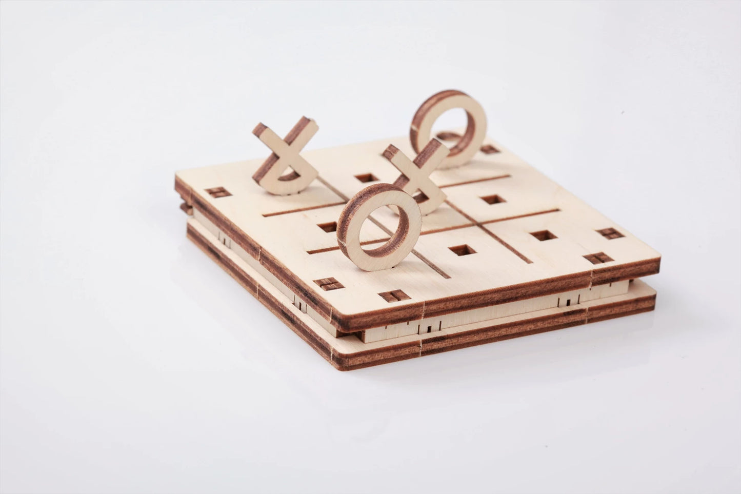 MR PLAYWOOD - 3D-TIC-TAC-TOE-MINISPIEL (FR-DE-EN-POL-ES-RU-UKR) -