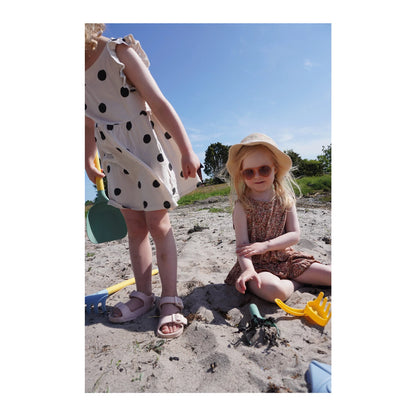 LOT DE 8 JOUETS DE SABLE AVEC SEAU