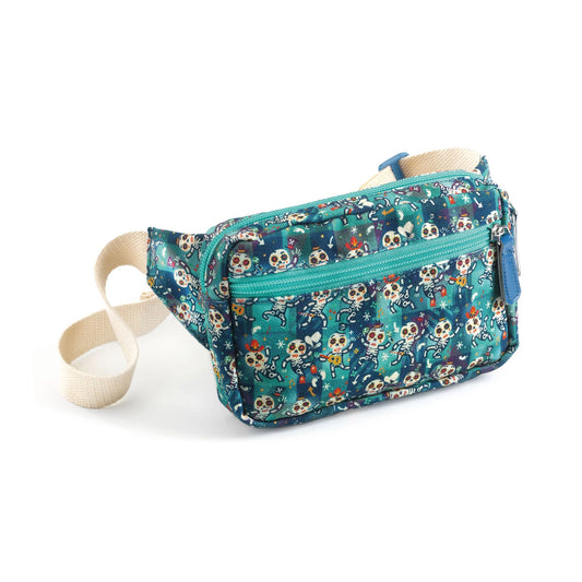 Gürteltasche in Totenkopfform