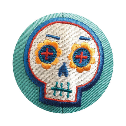 MÜTZE MIT SCHIRM UND TOTENKOPF