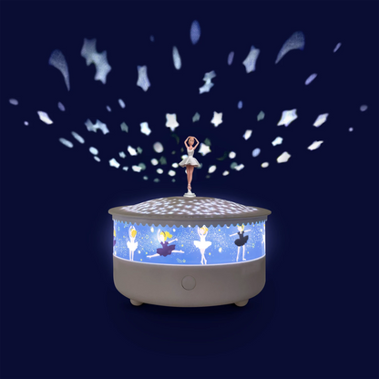 NACHTMUSIK MIT LICHT UND STERNENHIMMEL, TÄNZERIN