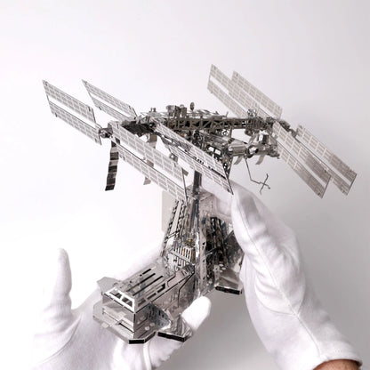 MAQUETTE MÉTALLIQUE 3D STATION SPATIALE 229ST.