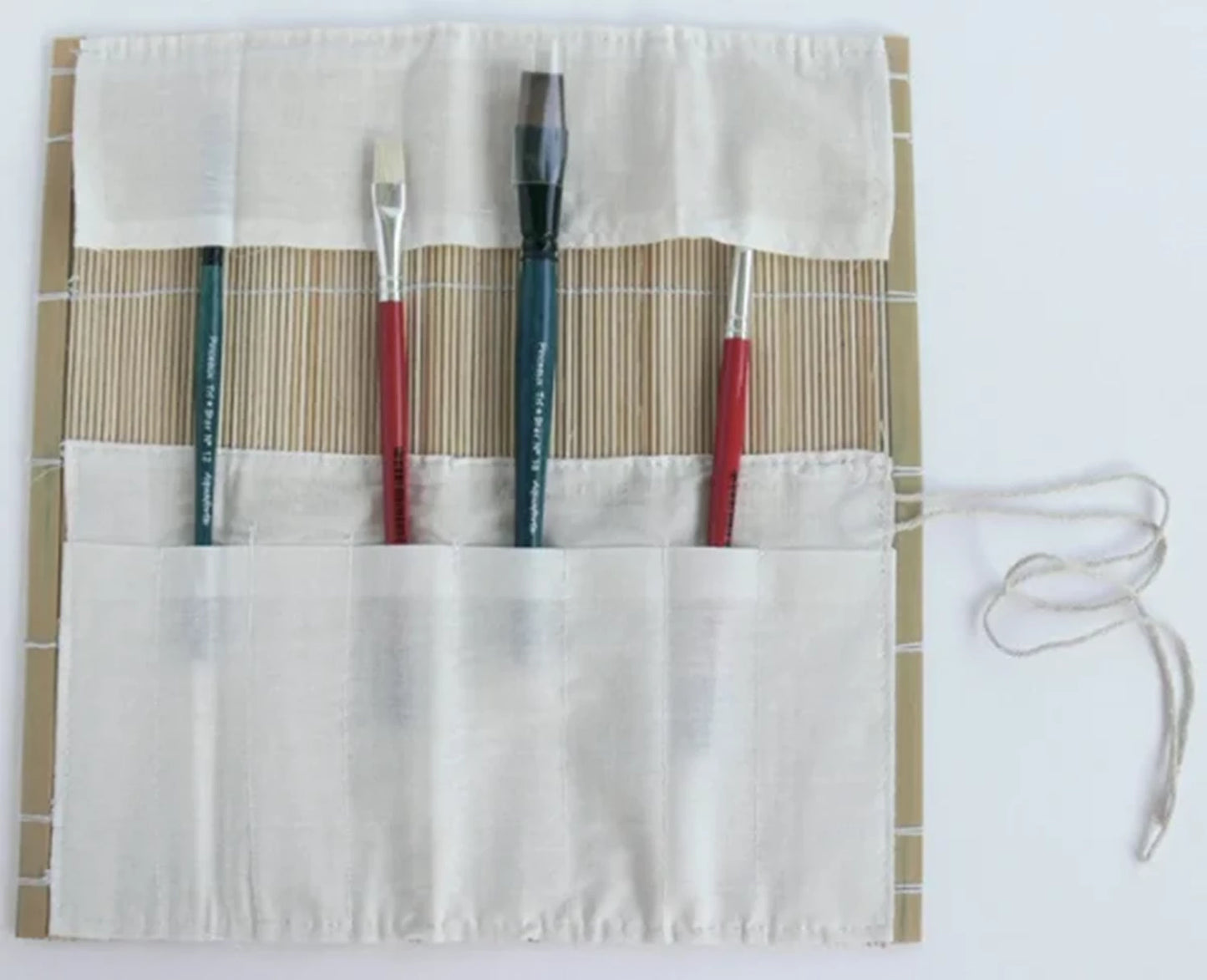TAPIS BAMBOU AVEC POCHES POUR PINCEAUX 30X30CM SOUS SACHET P
