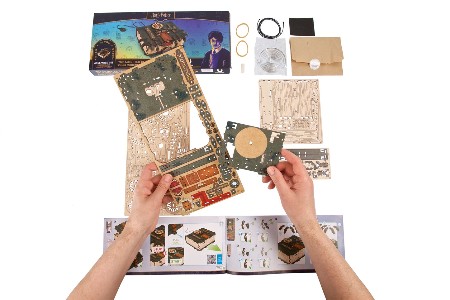 UGEARS - MAQUETTE LE LIVRE DES MONSTRES™ 195 PC. (FR-DE-EN-POL-E - F/D/I/ML/F/D/I/ML