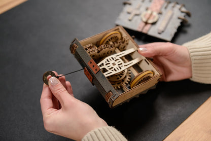UGEARS - MAQUETTE LE LIVRE DES MONSTRES™ 195 PC. (FR-DE-EN-POL-E - F/D/I/ML/F/D/I/ML