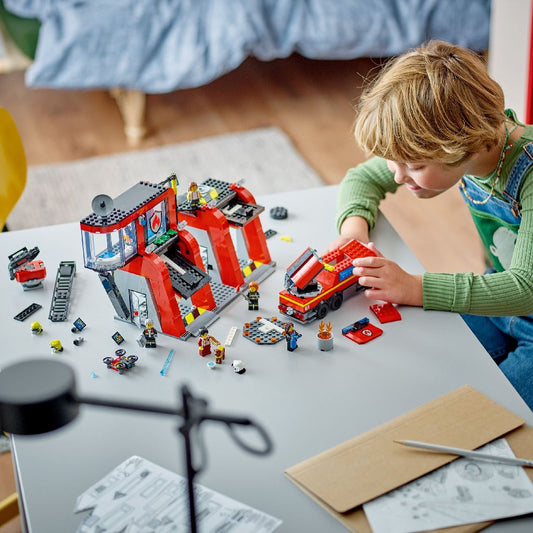 FEUERWEHRWACHE UND FEUERWEHRWAGEN - 60414 - LEGO