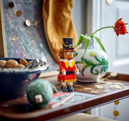 Alternative view of SCHIACCIANOCI - 40640 - LEGO