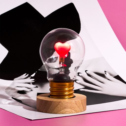 Alternative view of LAMPADINA A LED CON CUORE